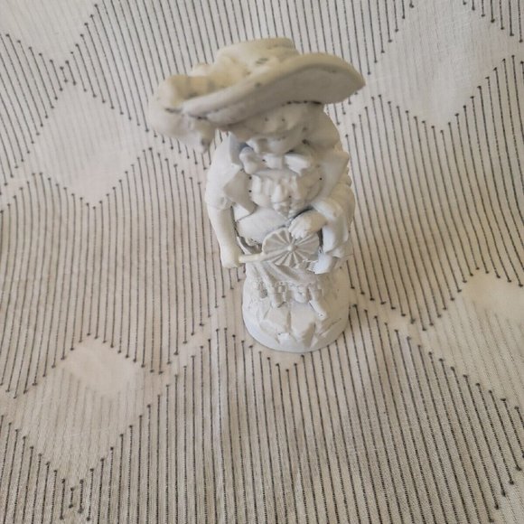 Young Woman with Fan White Painted Metal Shabby Chic Statue - Picture 4 of 11